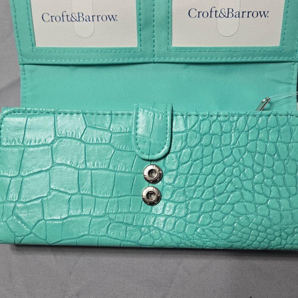 Croft & Barrow Women's Teal Trifold RIFD Wallet - Picture 2 of 7